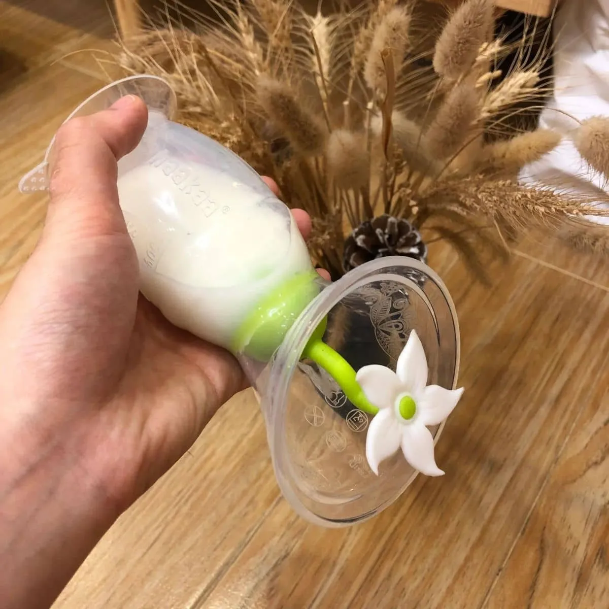 Haakaa Silicone Breast Pump with Suction Base and Flower Stopper